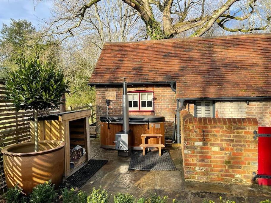 Вилла The Piggery Cowfold Экстерьер фото