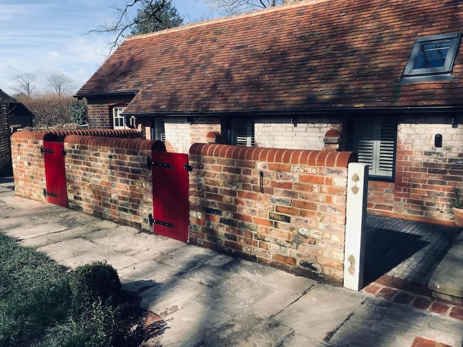 Вилла The Piggery Cowfold Экстерьер фото