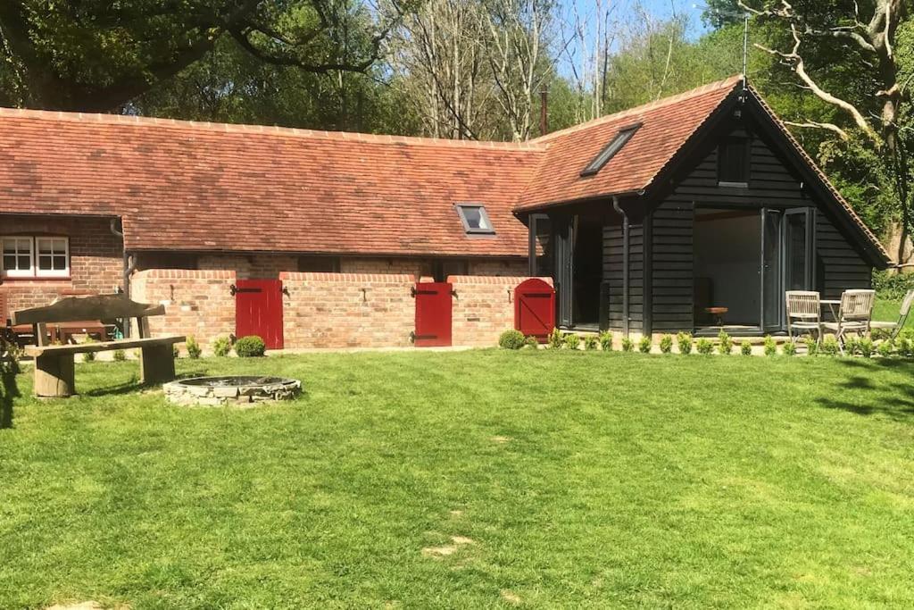 Вилла The Piggery Cowfold Экстерьер фото